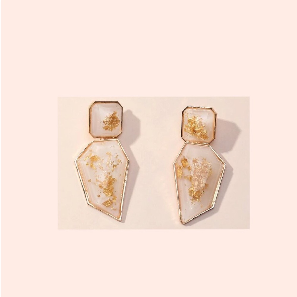 White and Gold Color Resin Drop Earrings - Picture 3 of 4
